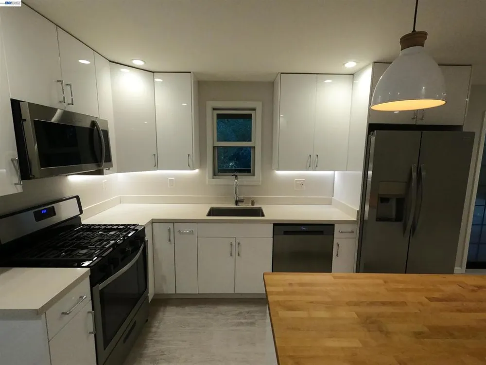 29 Bell Waver Way Oakland, CA 94619
