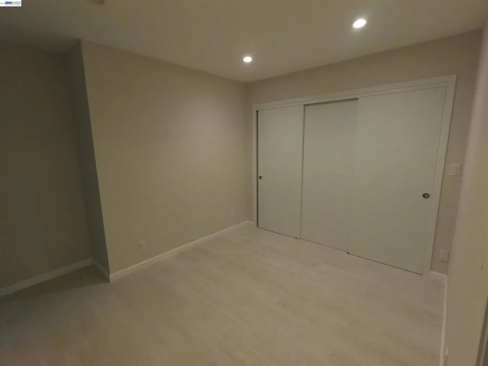 29 Bell Waver Way Oakland, CA 94619