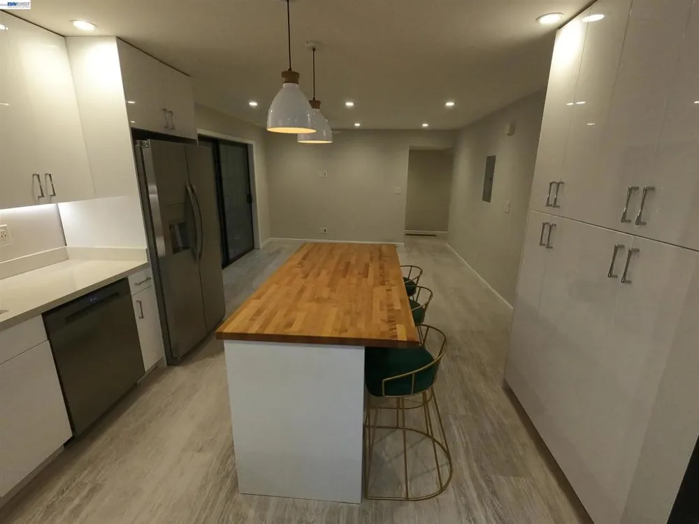29 Bell Waver Way Oakland, CA 94619