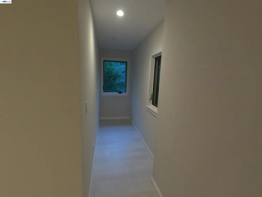 29 Bell Waver Way Oakland, CA 94619