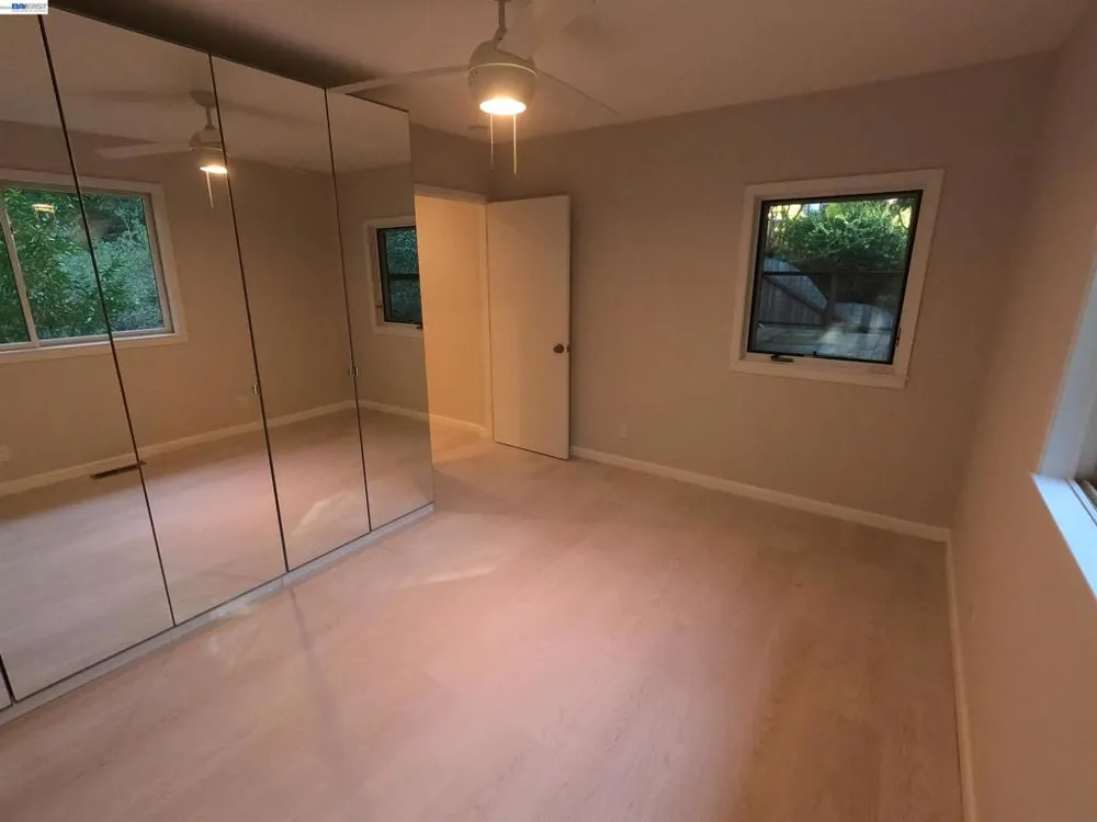 29 Bell Waver Way Oakland, CA 94619