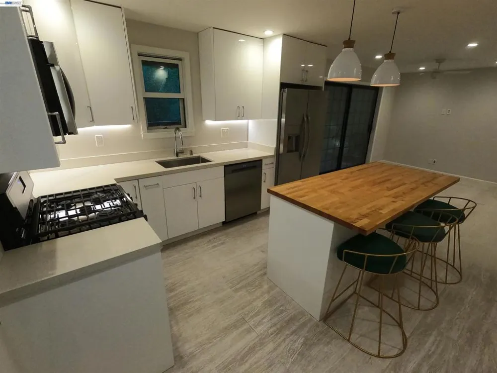 29 Bell Waver Way Oakland, CA 94619