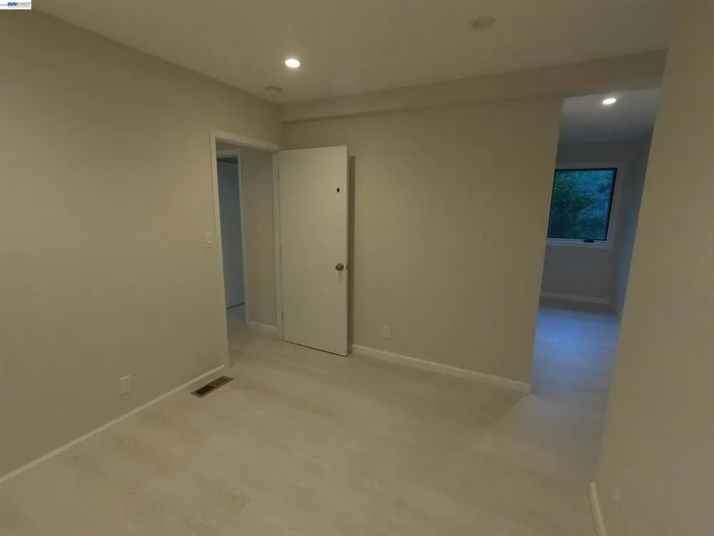 29 Bell Waver Way Oakland, CA 94619