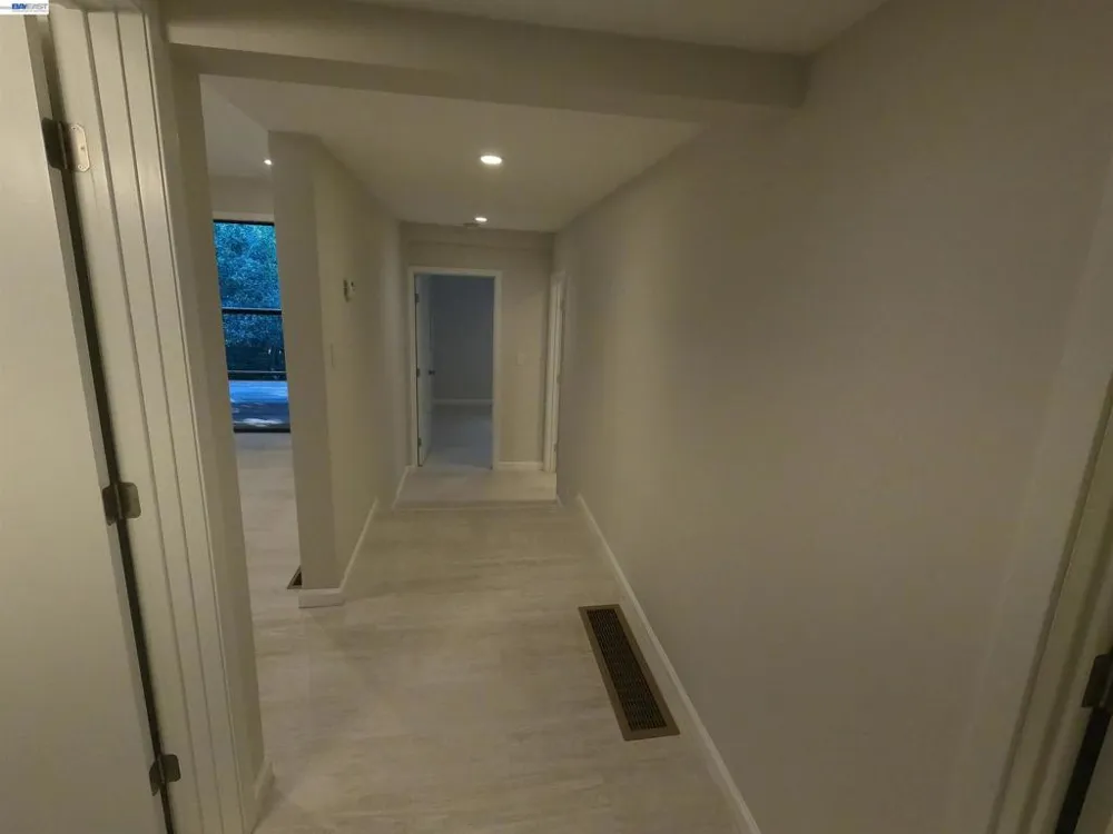 29 Bell Waver Way Oakland, CA 94619