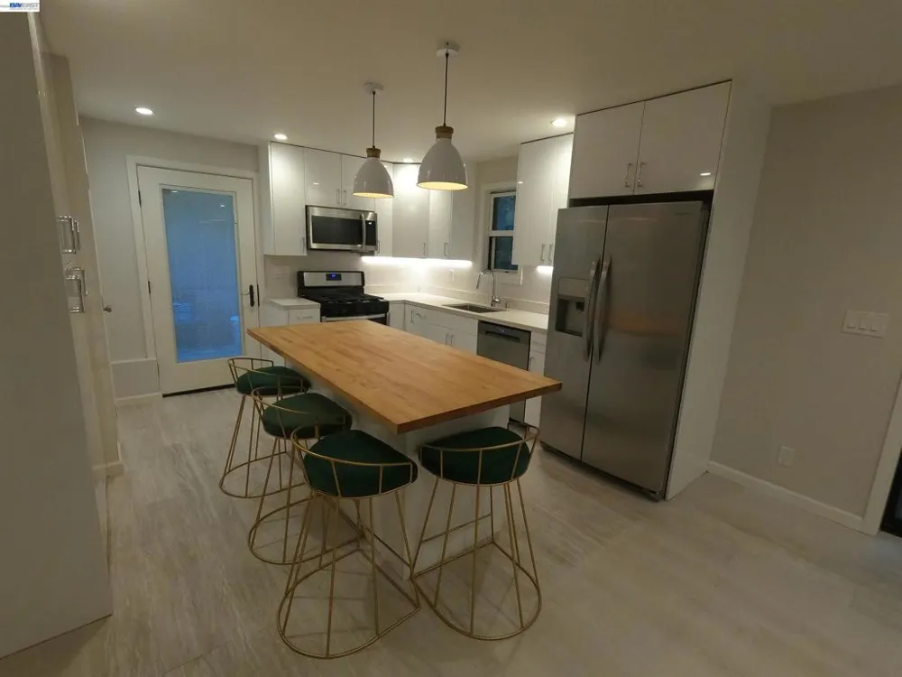 29 Bell Waver Way Oakland, CA 94619
