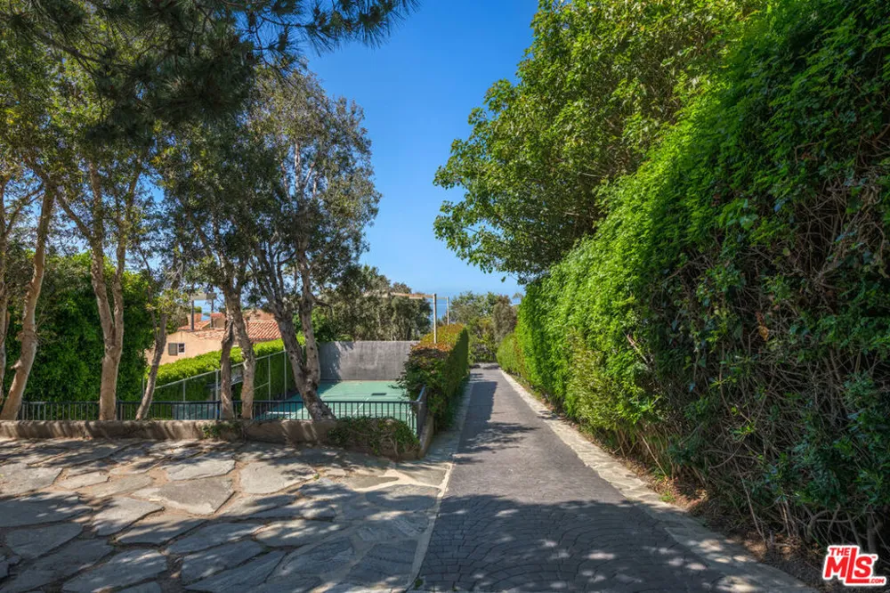 7089 Birdview Avenue Malibu, CA 90265