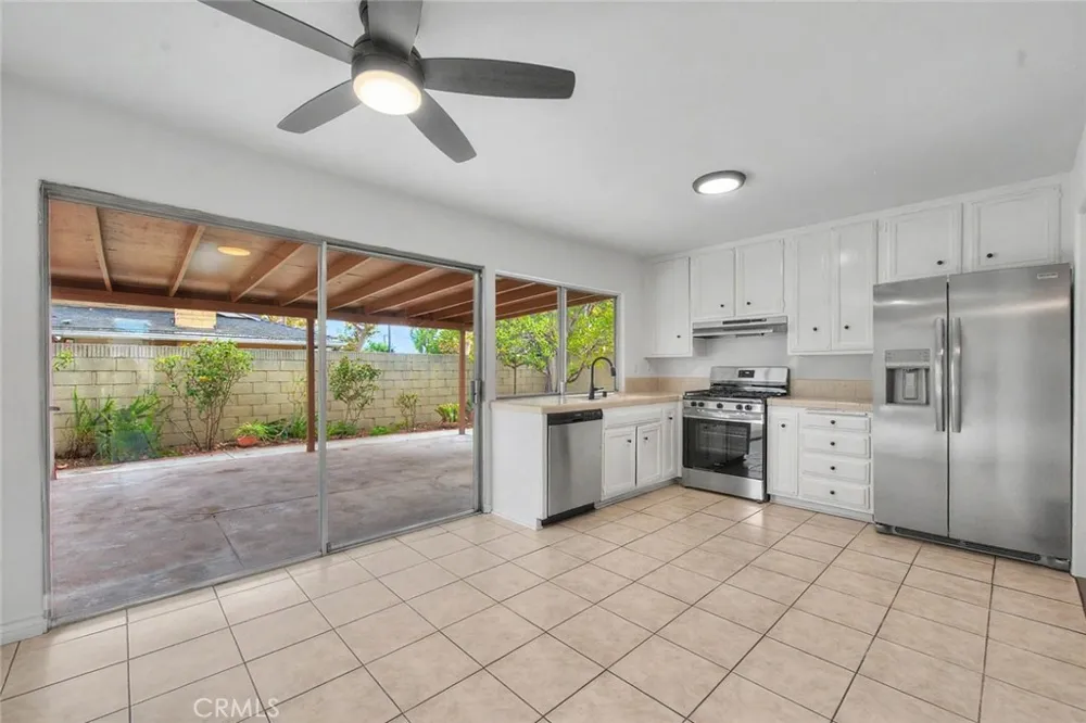 10702 Andy Cerritos, CA 90703