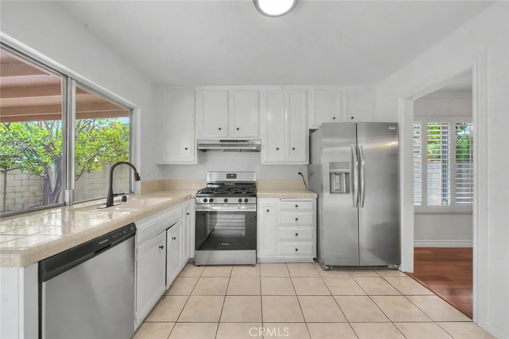 10702 Andy Cerritos, CA 90703