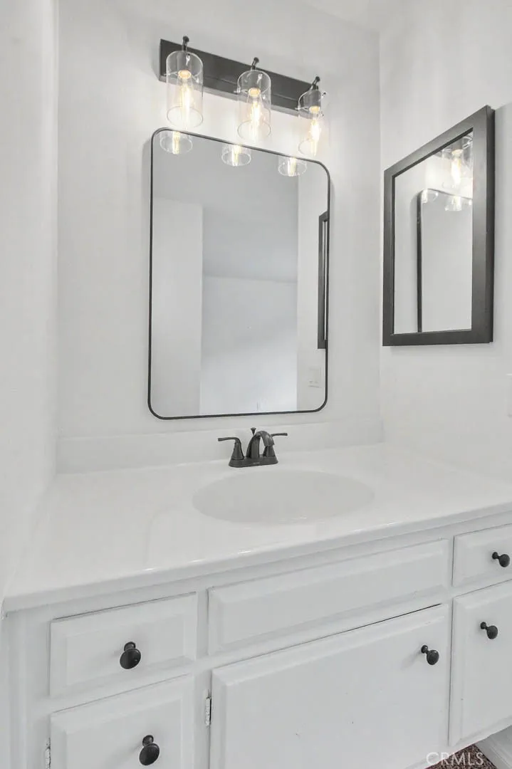 10702 Andy Cerritos, CA 90703