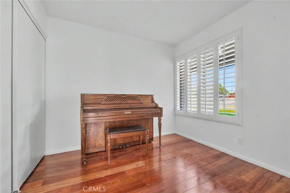 10702 Andy Cerritos, CA 90703