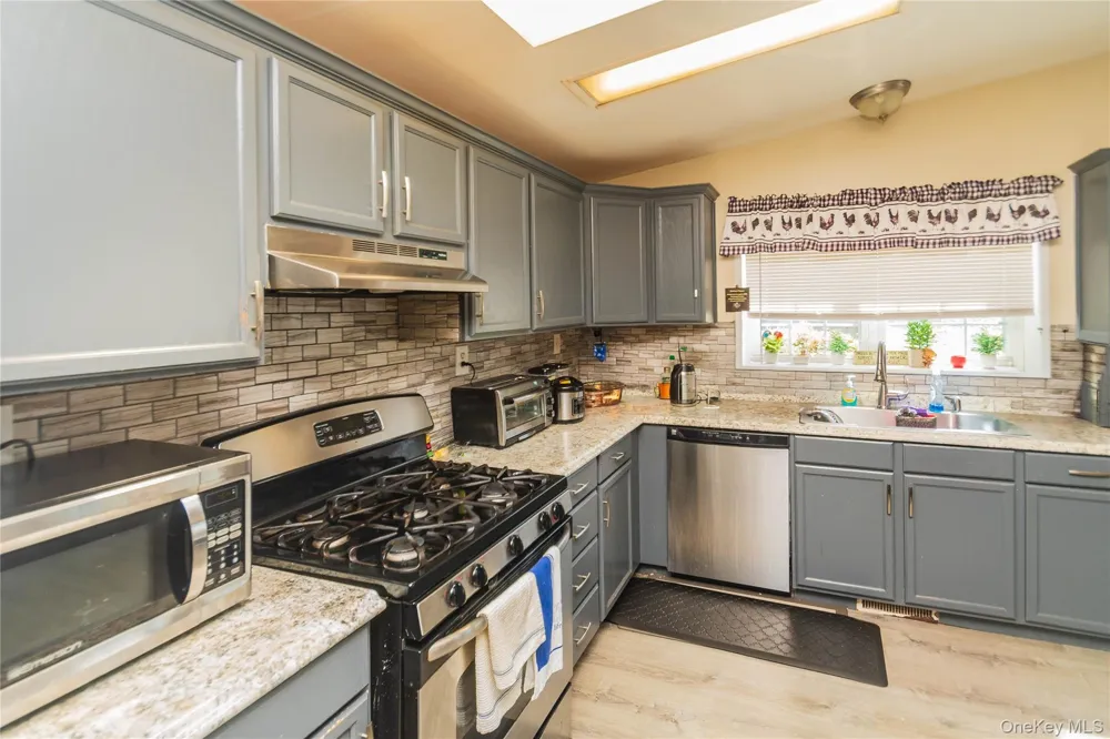 19 Biscayne Blvd Poughkeepsie, NY 12603