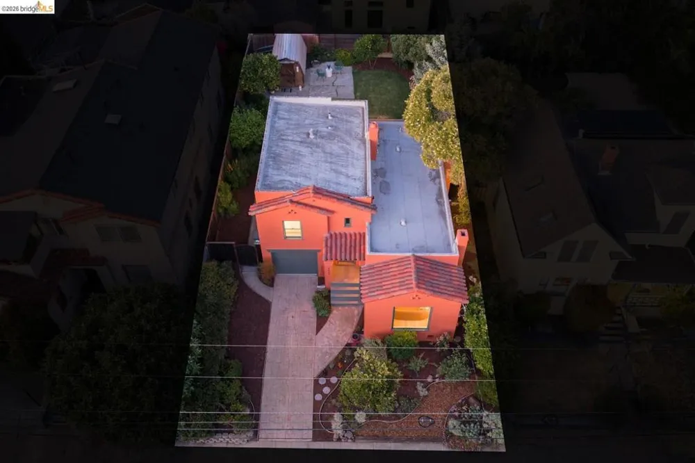 3044 Dakota St Oakland, CA 94602