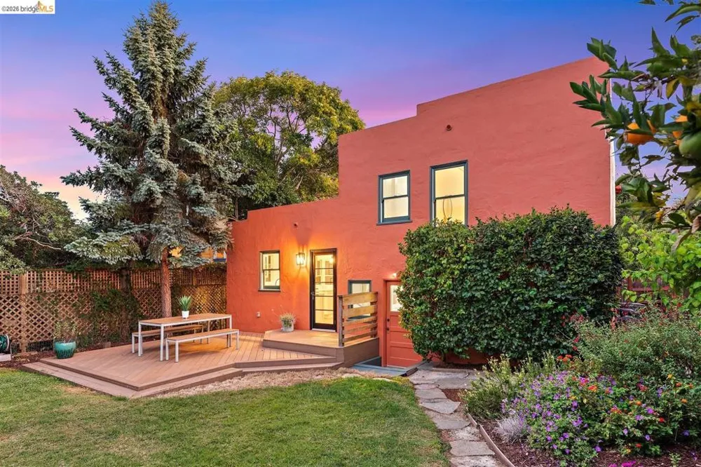 3044 Dakota St Oakland, CA 94602