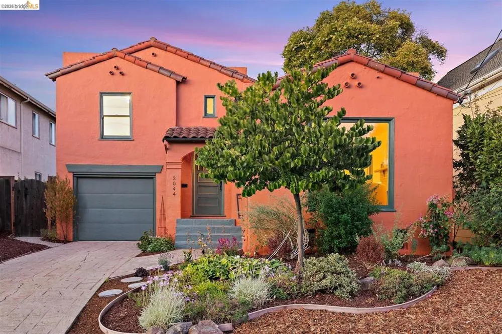 3044 Dakota St Oakland, CA 94602