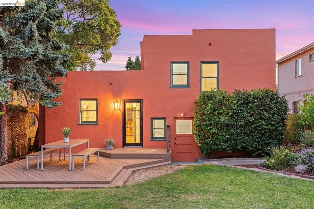 3044 Dakota St Oakland, CA 94602