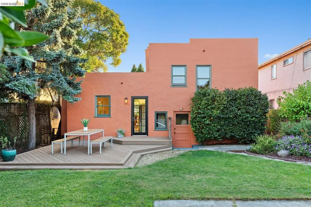 3044 Dakota St Oakland, CA 94602