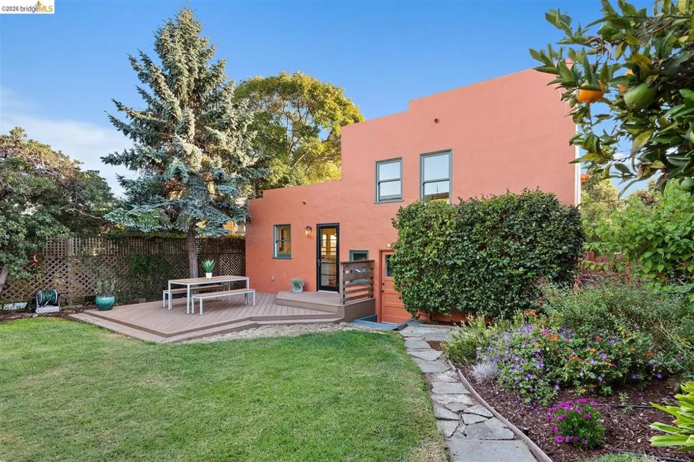 3044 Dakota St Oakland, CA 94602