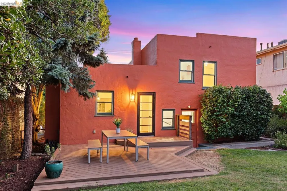 3044 Dakota St Oakland, CA 94602