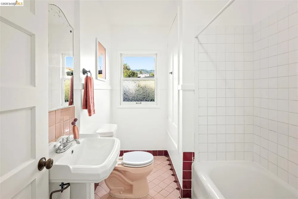 3044 Dakota St Oakland, CA 94602