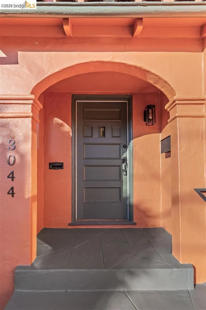 3044 Dakota St Oakland, CA 94602
