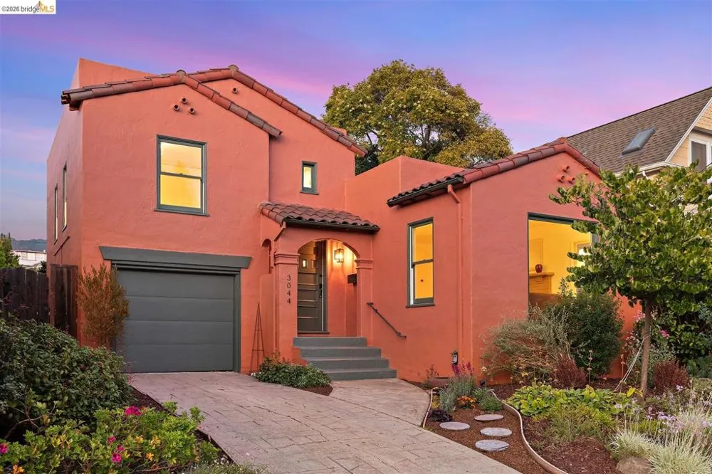 3044 Dakota St Oakland, CA 94602