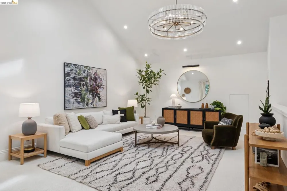 626 Caldwell Rd Oakland, CA 94611