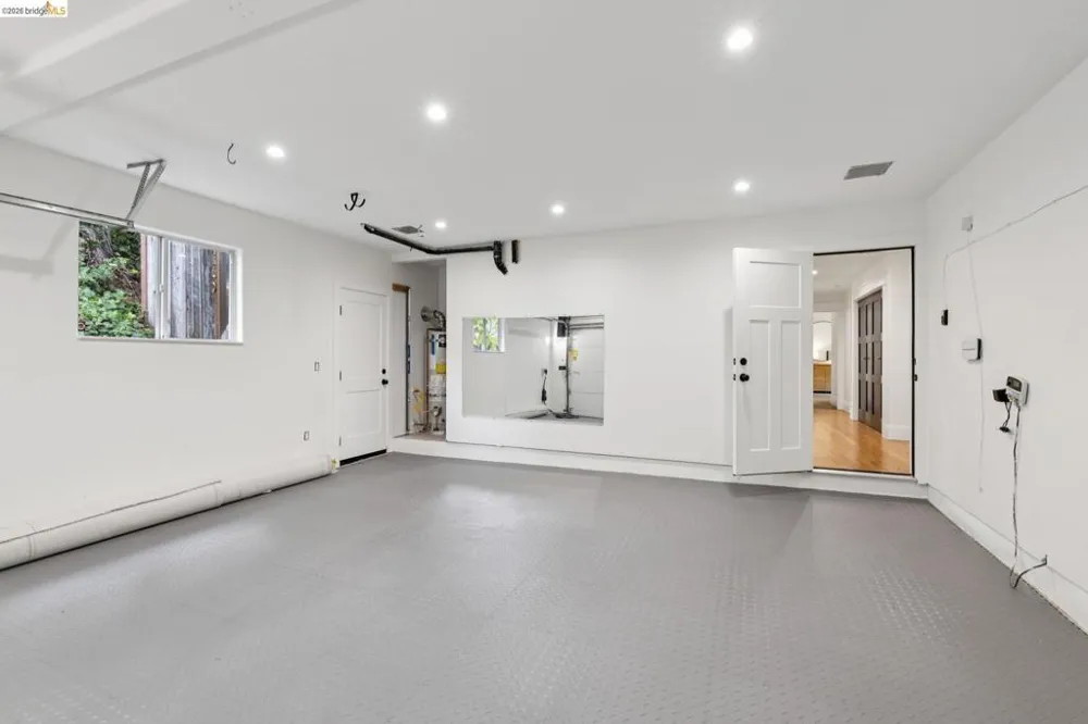 626 Caldwell Rd Oakland, CA 94611