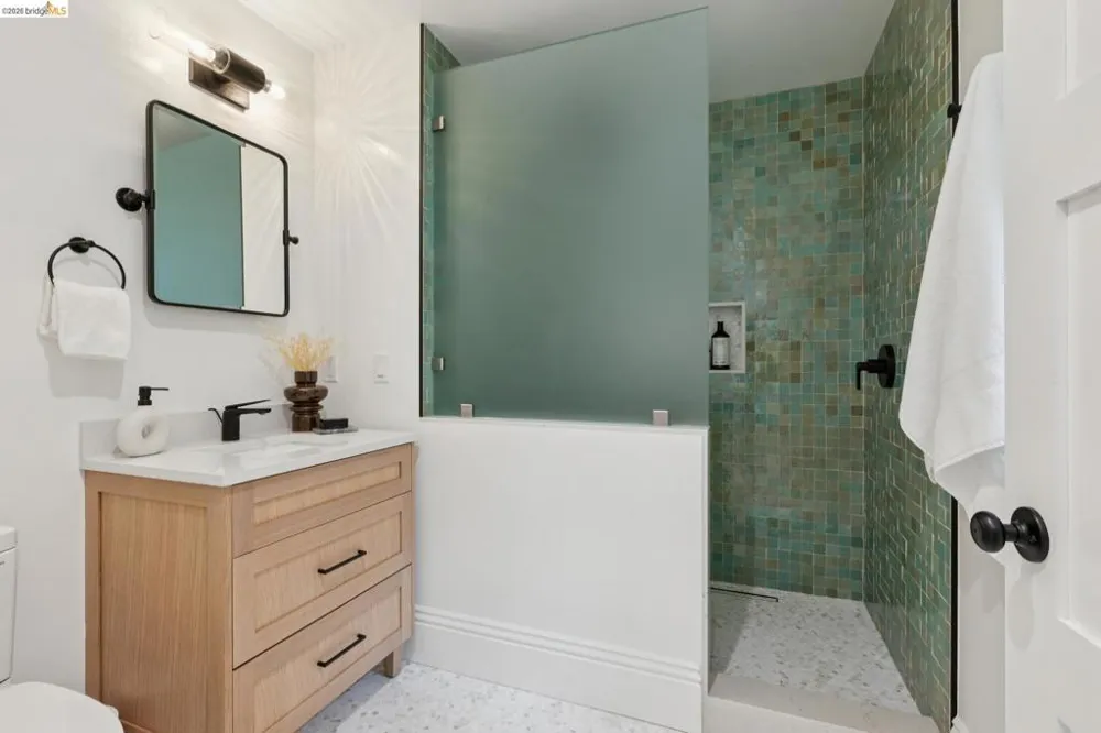 626 Caldwell Rd Oakland, CA 94611