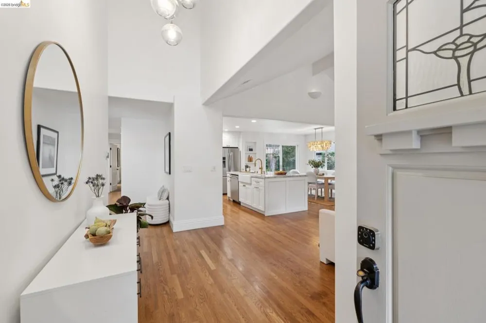 626 Caldwell Rd Oakland, CA 94611