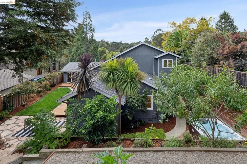 626 Caldwell Rd Oakland, CA 94611