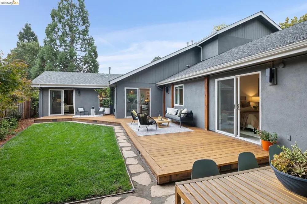 626 Caldwell Rd Oakland, CA 94611