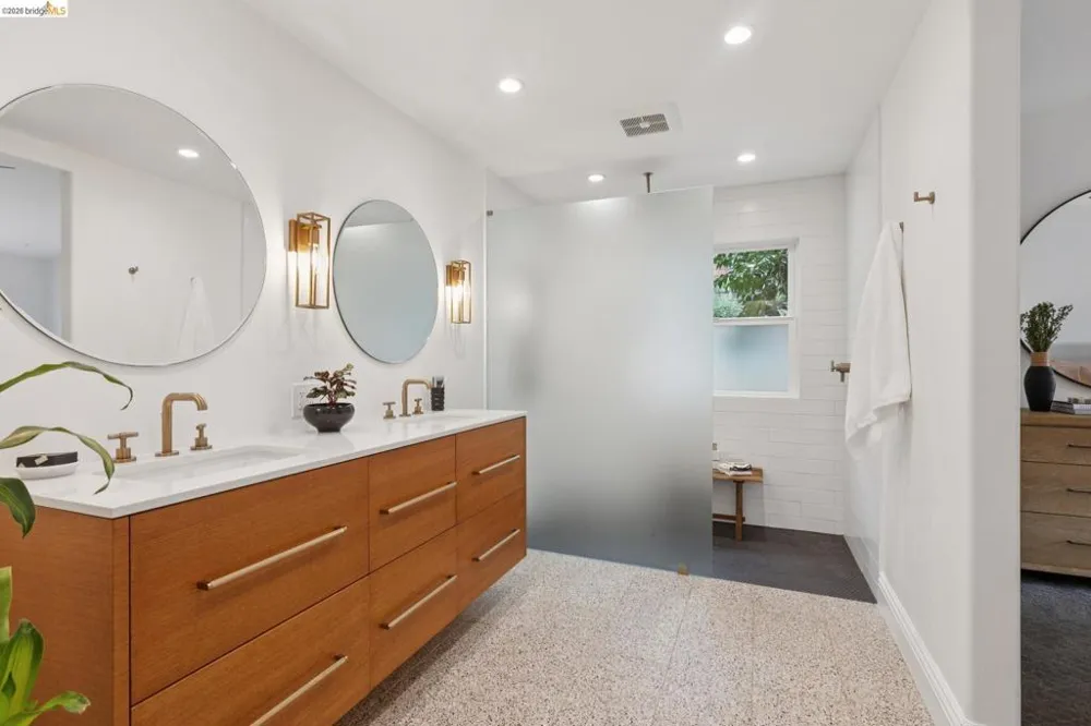 626 Caldwell Rd Oakland, CA 94611