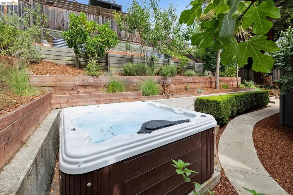 626 Caldwell Rd Oakland, CA 94611