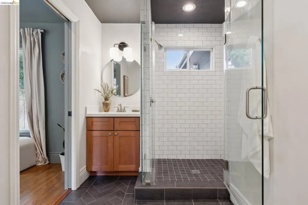 626 Caldwell Rd Oakland, CA 94611