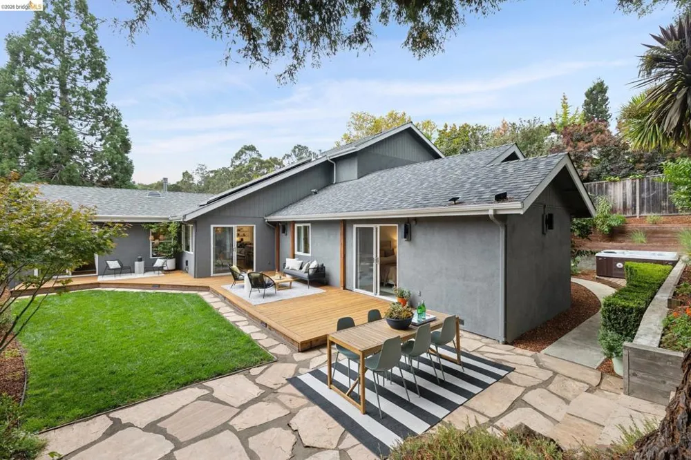 626 Caldwell Rd Oakland, CA 94611