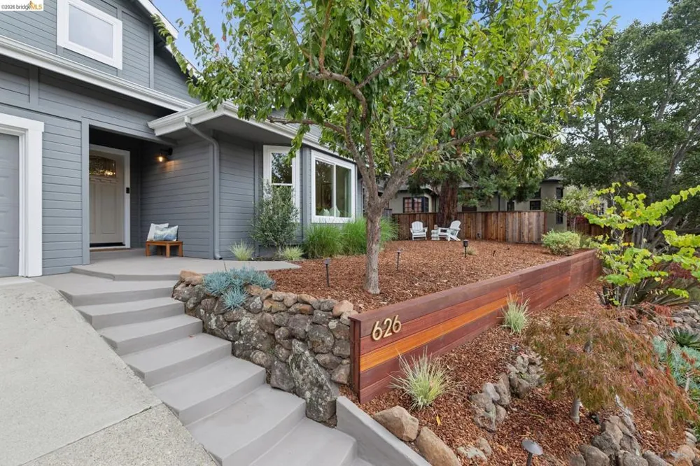 626 Caldwell Rd Oakland, CA 94611