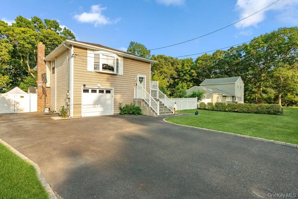 107 Avenue A Holbrook, NY 11741
