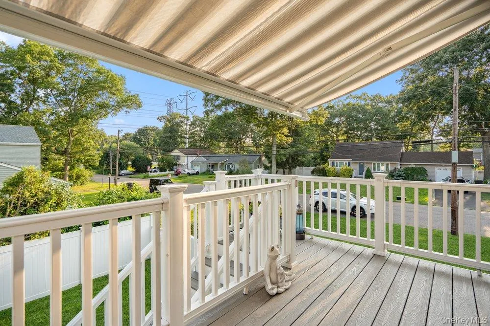 107 Avenue A Holbrook, NY 11741