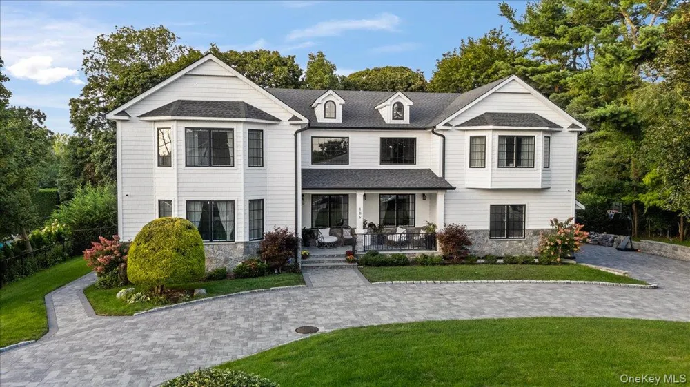 105 Woodhill Lane Manhasset, NY 11030