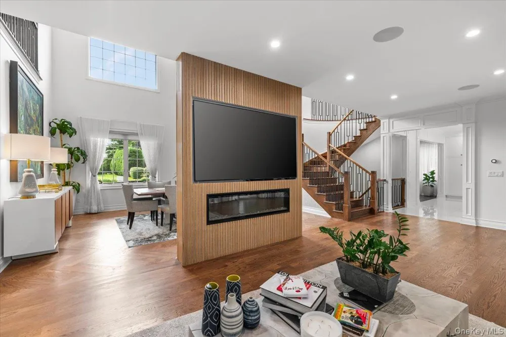 105 Woodhill Lane Manhasset, NY 11030