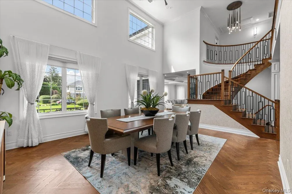 105 Woodhill Lane Manhasset, NY 11030