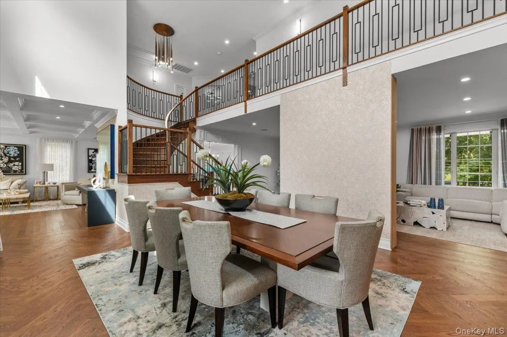 105 Woodhill Lane Manhasset, NY 11030