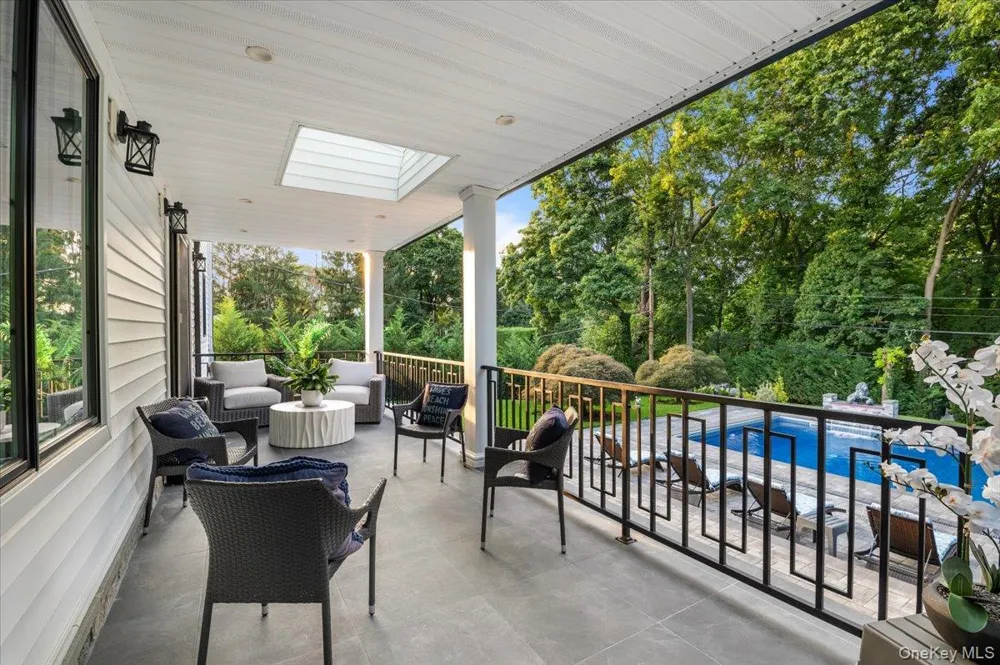 105 Woodhill Lane Manhasset, NY 11030