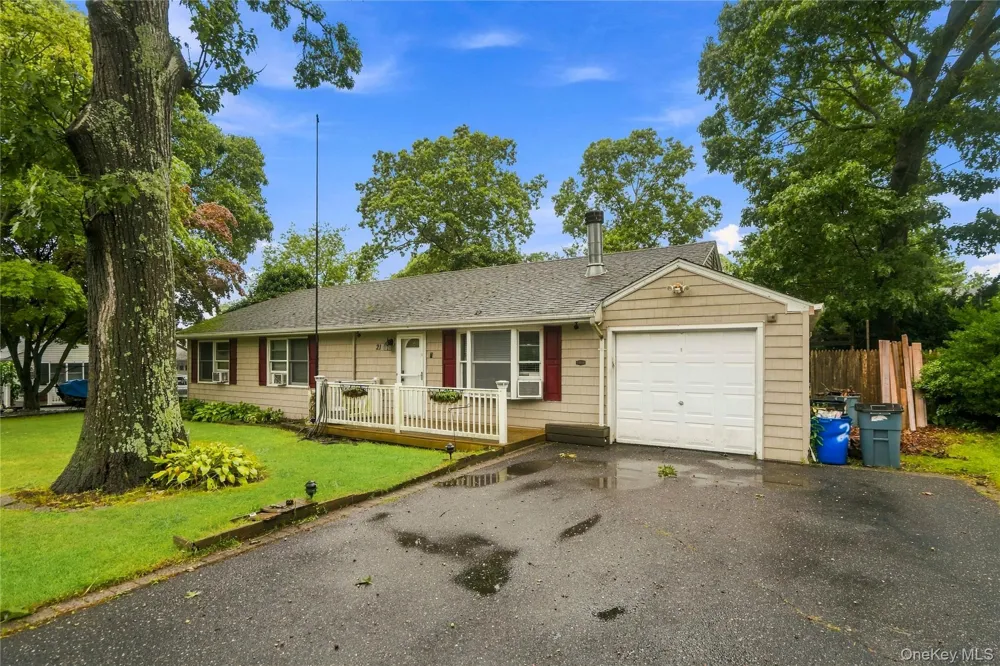 21 Lafayette Avenue Lake Grove, NY 11755