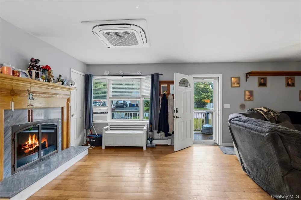 21 Lafayette Avenue Lake Grove, NY 11755