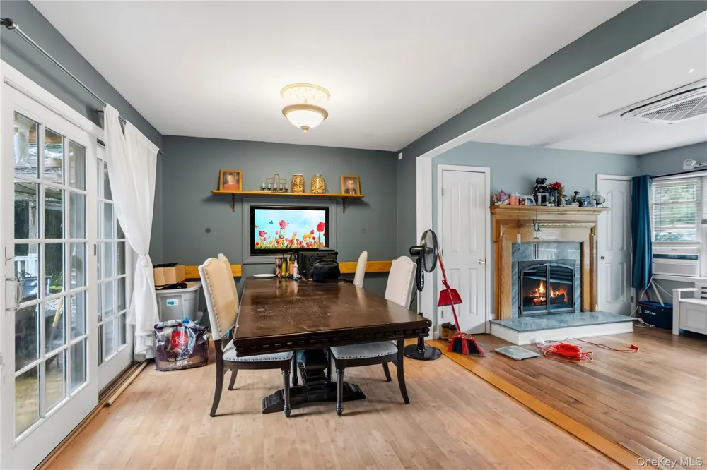 21 Lafayette Avenue Lake Grove, NY 11755