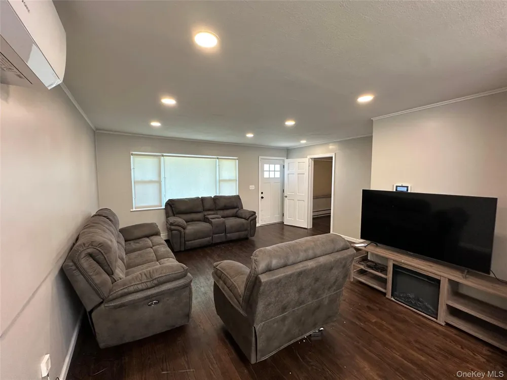 1839 Front Street East Meadow, NY 11554