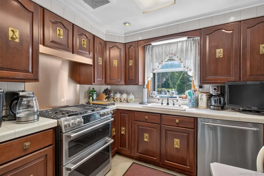 20 Sunset Circle Bloomingburg, NY 12721
