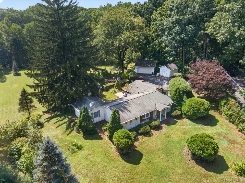 20 Sunset Circle Bloomingburg, NY 12721