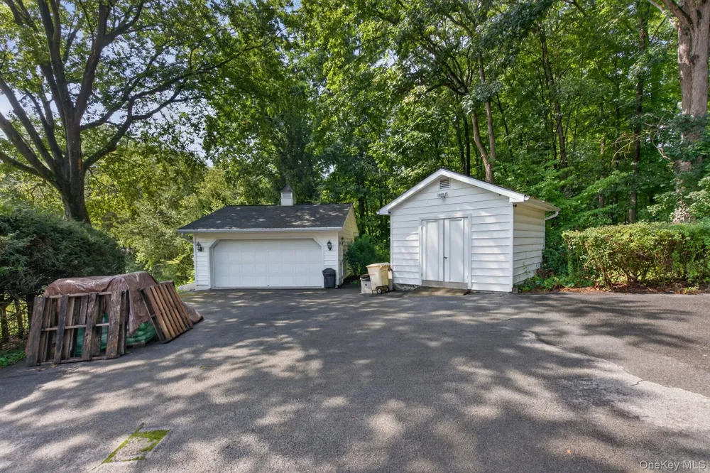 20 Sunset Circle Bloomingburg, NY 12721